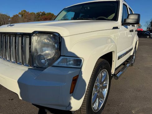 Used 2010 Jeep Liberty Limited image 9