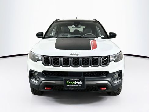Used 2025 Jeep Compass Trailhawk AWD/4WD image 2