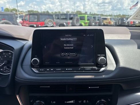 Used 2023 Nissan Rogue SV w/ SV Premium B Package FWD image 16