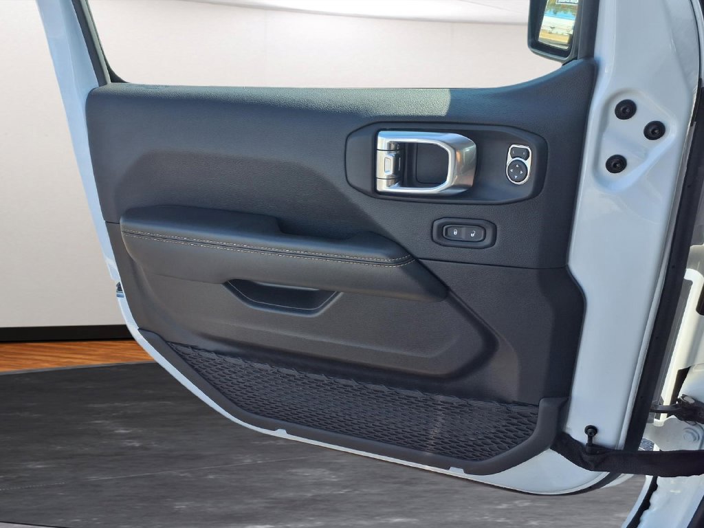Used 2026 Jeep Wrangler Unlimited Sahara AWD/4WD image 15