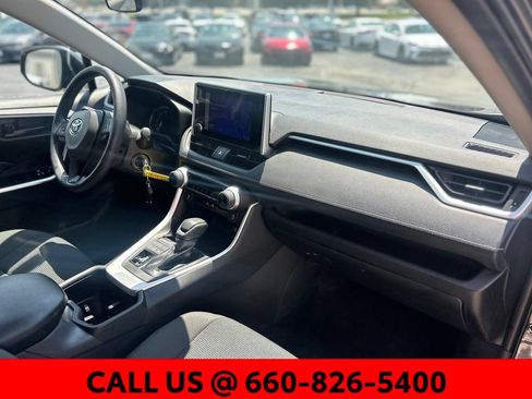 Used 2024 Toyota RAV4 LE AWD/4WD image 7