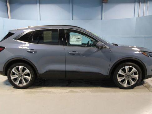 Used 2025 Ford Escape Platinum w/ Premium Technology Package image 36