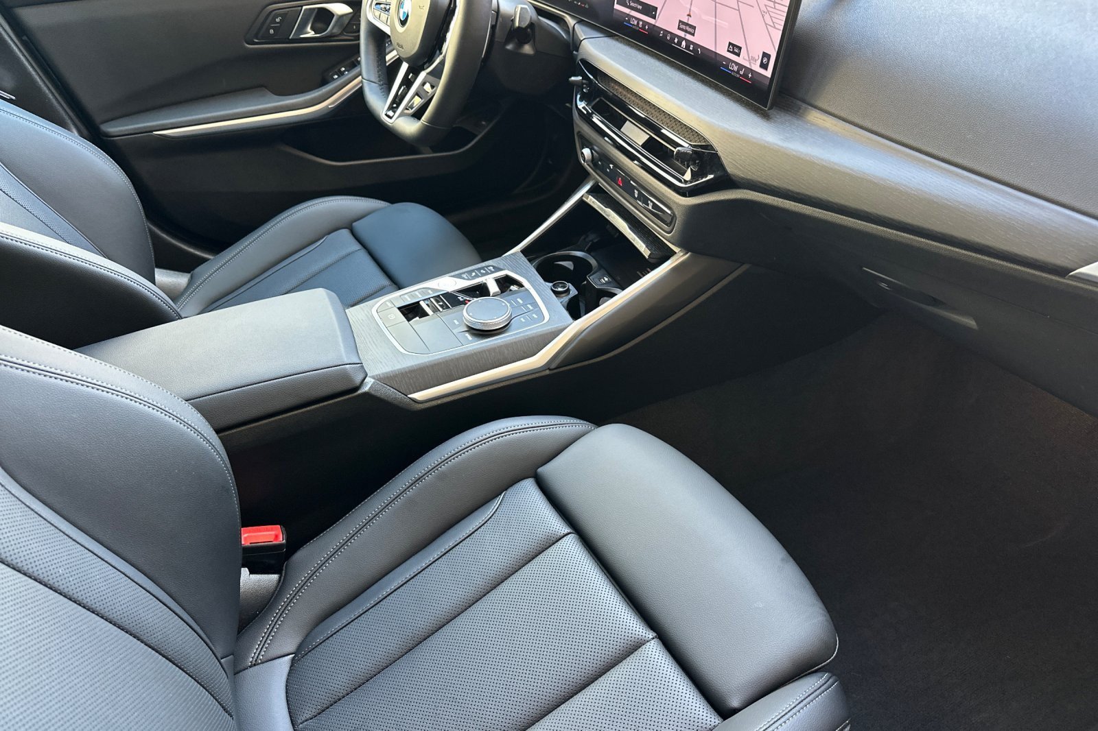 Used 2026 BMW 330i Sedan w/ M Sport Package RWD image 14