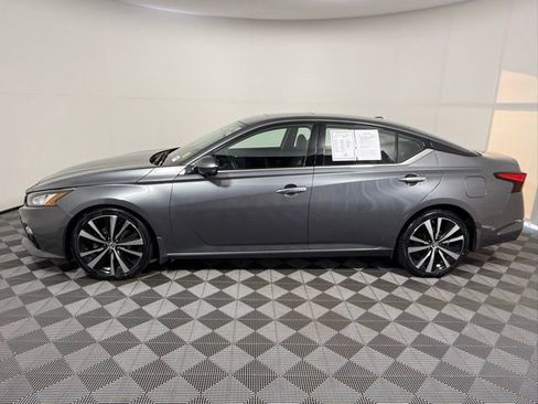 Used 2019 Nissan Altima 2.5 Platinum image 3