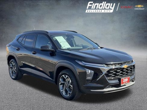 Used 2024 Chevrolet Trax LT image 1