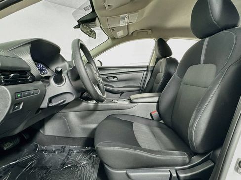 Used 2024 Nissan Sentra SV FWD image 9