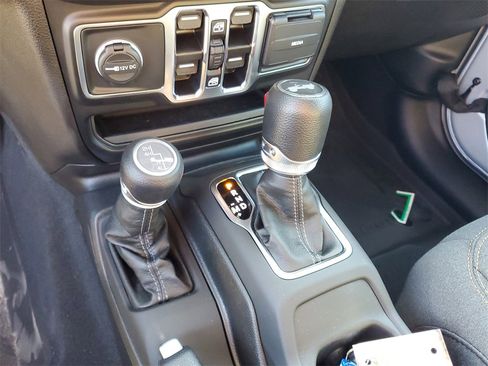 Used 2024 Jeep Wrangler Sahara image 23