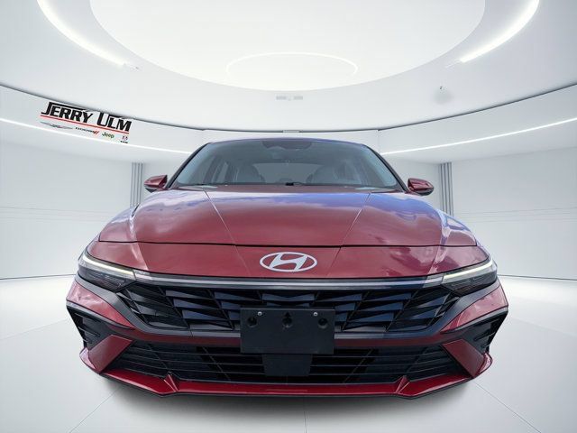 Used 2025 Hyundai Elantra Limited FWD image 7