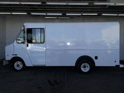 Used 2017 Ford E-350 and Econoline 350 Super Duty w/ A/C Prep Package image 8