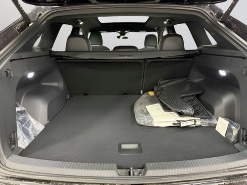 Used 2025 Volkswagen Atlas Cross Sport SEL Premium R-Line image 9