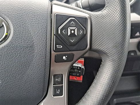 Used 2018 Toyota Tacoma SR5 image 15