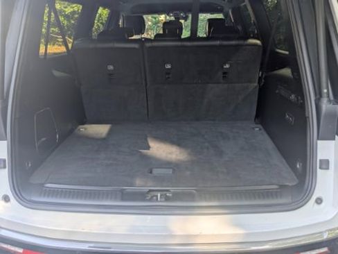 Used 2023 Jeep Wagoneer L Series II image 13