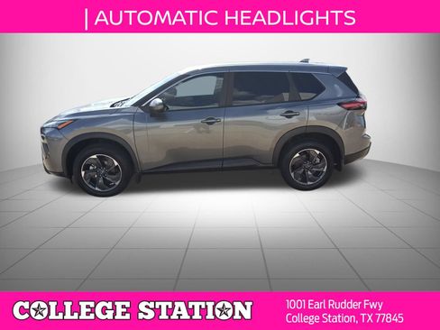 Used 2024 Nissan Rogue SV FWD image 8