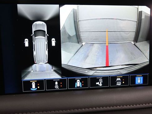 Used 2023 Chevrolet Suburban Z71 w/ Luxury Package image 28