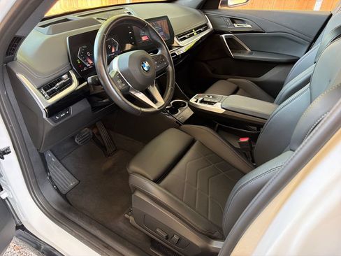 Used 2025 BMW X1 xDrive28i AWD/4WD image 2