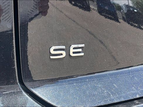 Used 2024 Volkswagen Atlas Cross Sport SE FWD image 24