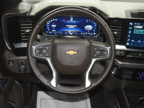 Used 2024 Chevrolet Silverado 1500 LT w/ Z71 Off-Road Package AWD/4WD image 37