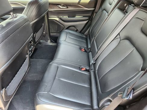 Used 2023 Jeep Grand Cherokee Limited AWD/4WD image 12