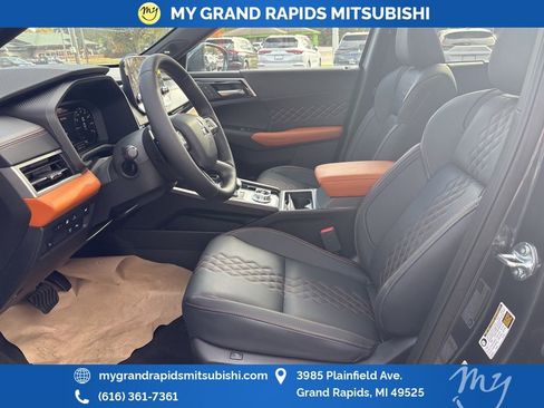 New 2025 Mitsubishi Outlander SEL image 10