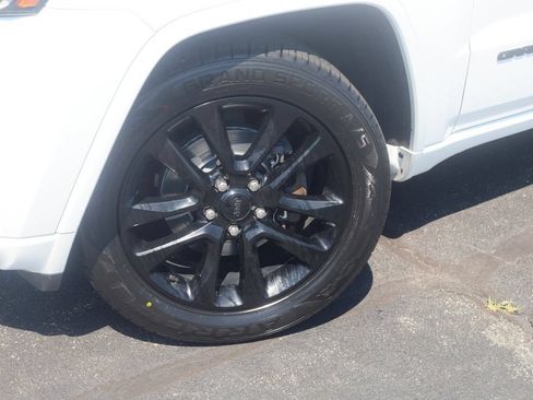 Used 2020 Jeep Grand Cherokee Altitude AWD/4WD image 11