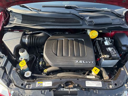 Used 2016 Dodge Grand Caravan American Value Package w/ UConnect Hands-Free Group FWD image 17