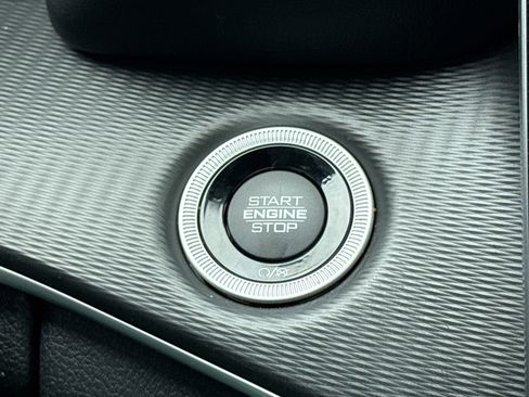 Used 2023 Jeep Grand Cherokee L Altitude AWD/4WD image 22