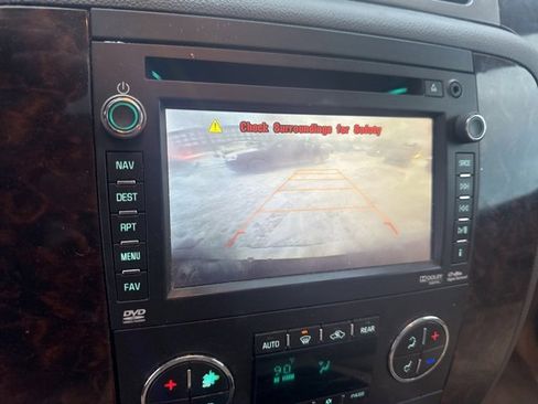 Used 2013 GMC Yukon XL Denali image 37