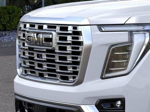 New 2026 GMC Yukon Denali w/ Denali Reserve Package AWD/4WD image 13