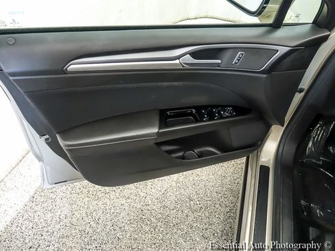 Used 2015 Ford Fusion SE FWD image 20