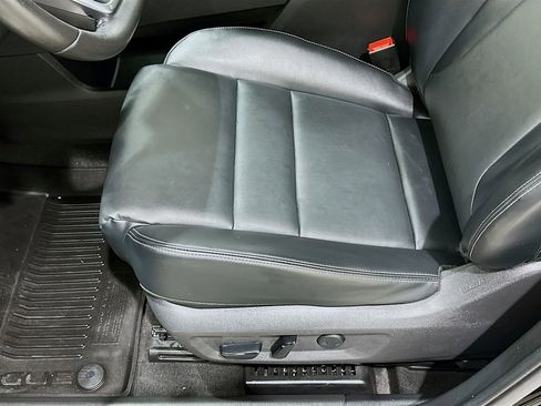 Used 2023 Nissan Rogue SV w/ SV Premium B Package FWD image 19