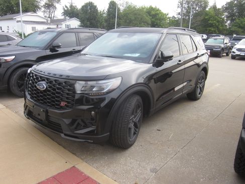 Used 2025 Ford Explorer ST AWD/4WD image 2
