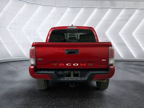 Used 2021 Toyota Tacoma TRD Off-Road w/ Technology Package AWD/4WD image 5
