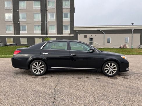 Used 2012 Toyota Avalon Limited FWD image 13