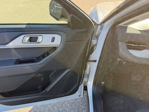 New 2026 Ford Explorer Active w/ Active Comfort Package image 13