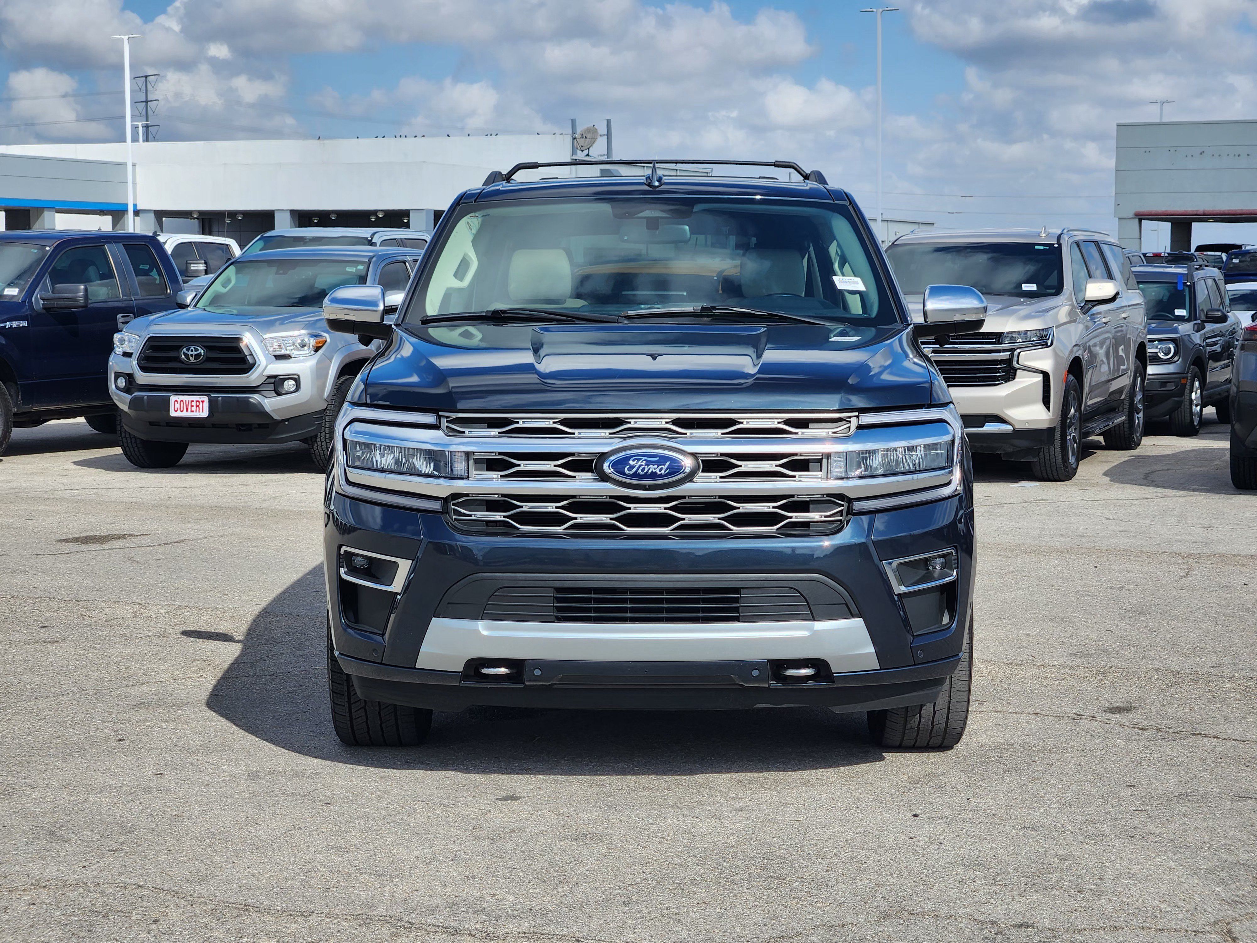 Used 2024 Ford Expedition Max Platinum AWD/4WD image 2