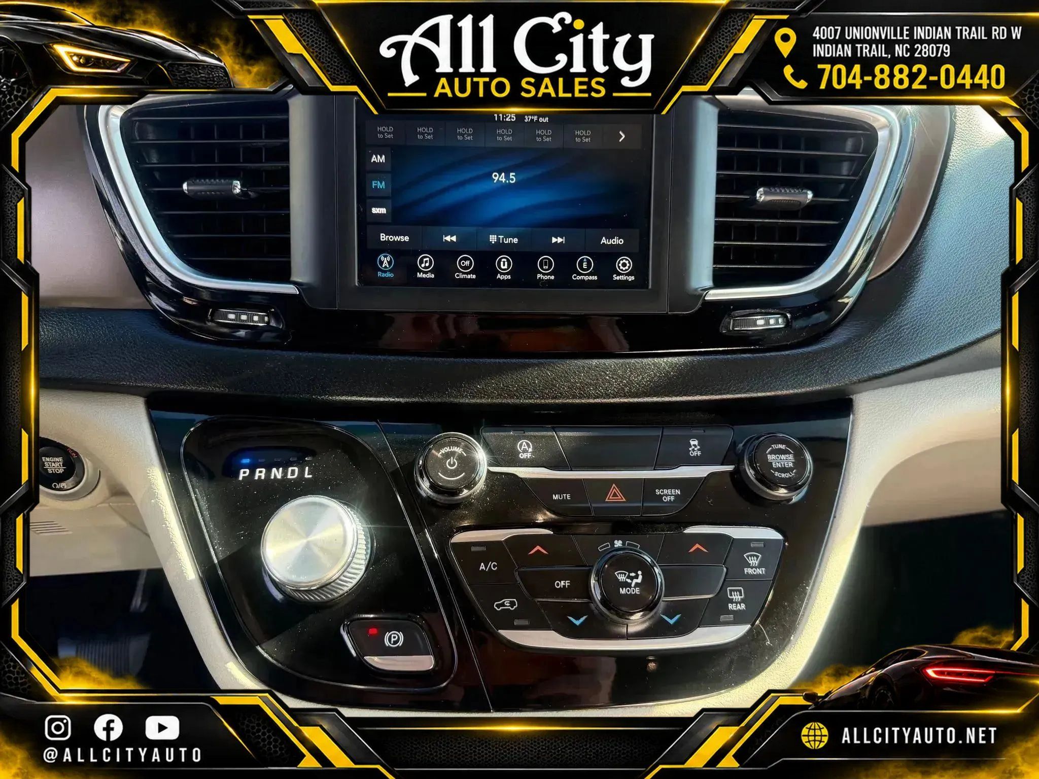 Used 2020 Chrysler Voyager Lxi FWD image 16