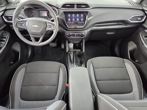 Certified 2022 Chevrolet TrailBlazer LT w/ Convenience Package FWD image 12