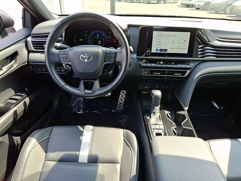 Used 2025 Toyota Camry SE FWD image 12