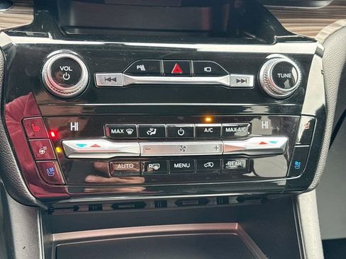 Used 2022 Ford Explorer Limited w/ Equipment Group 301A image 26