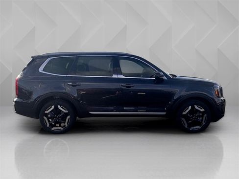 New 2025 Kia Telluride S image 4