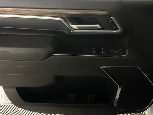 Used 2025 Chevrolet Silverado 2500 LT w/ Convenience Package image 25