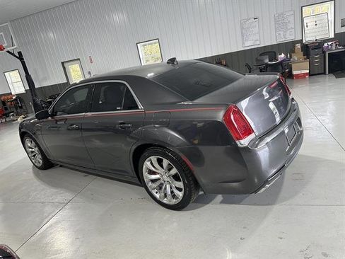 Used 2019 Chrysler 300 Touring L w/ Quick Order Package 22F image 5