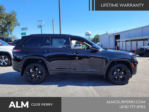New 2025 Jeep Grand Cherokee Altitude AWD/4WD image 13