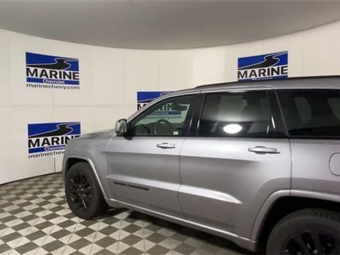 Used 2017 Jeep Grand Cherokee Altitude image 8