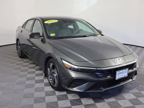 Used 2025 Hyundai Elantra SEL FWD image 1