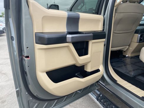 Used 2019 Ford F250 XLT w/ XLT Premium Package image 16