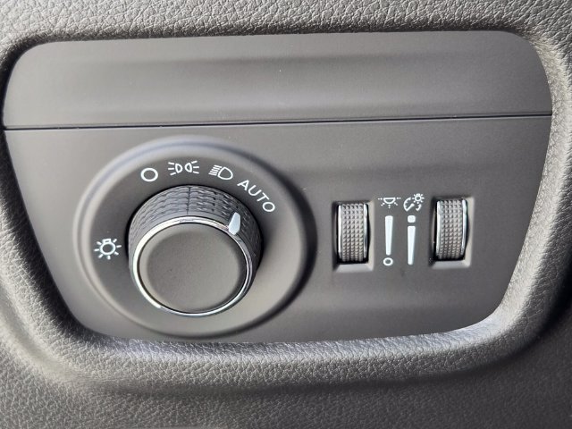 New 2027 Jeep Grand Cherokee Altitude RWD image 26