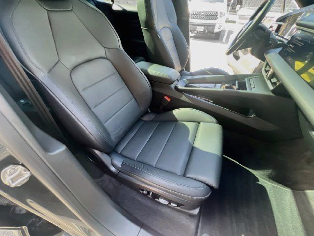Certified 2025 Porsche Macan 4 Electric AWD/4WD image 30