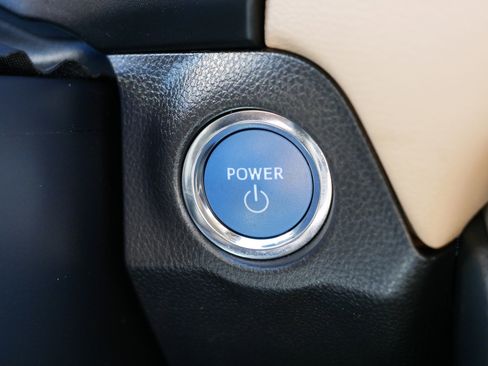 Used 2021 Toyota RAV4 XLE Premium image 29