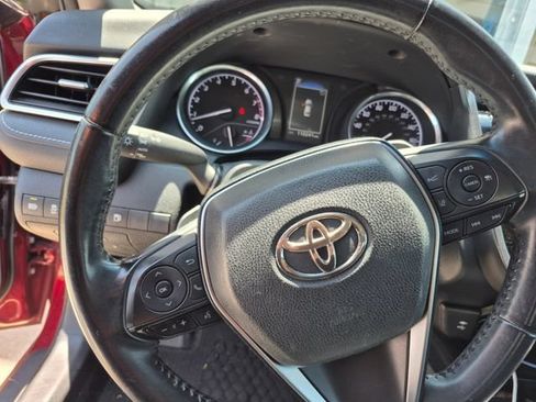 Used 2018 Toyota Camry SE FWD image 5